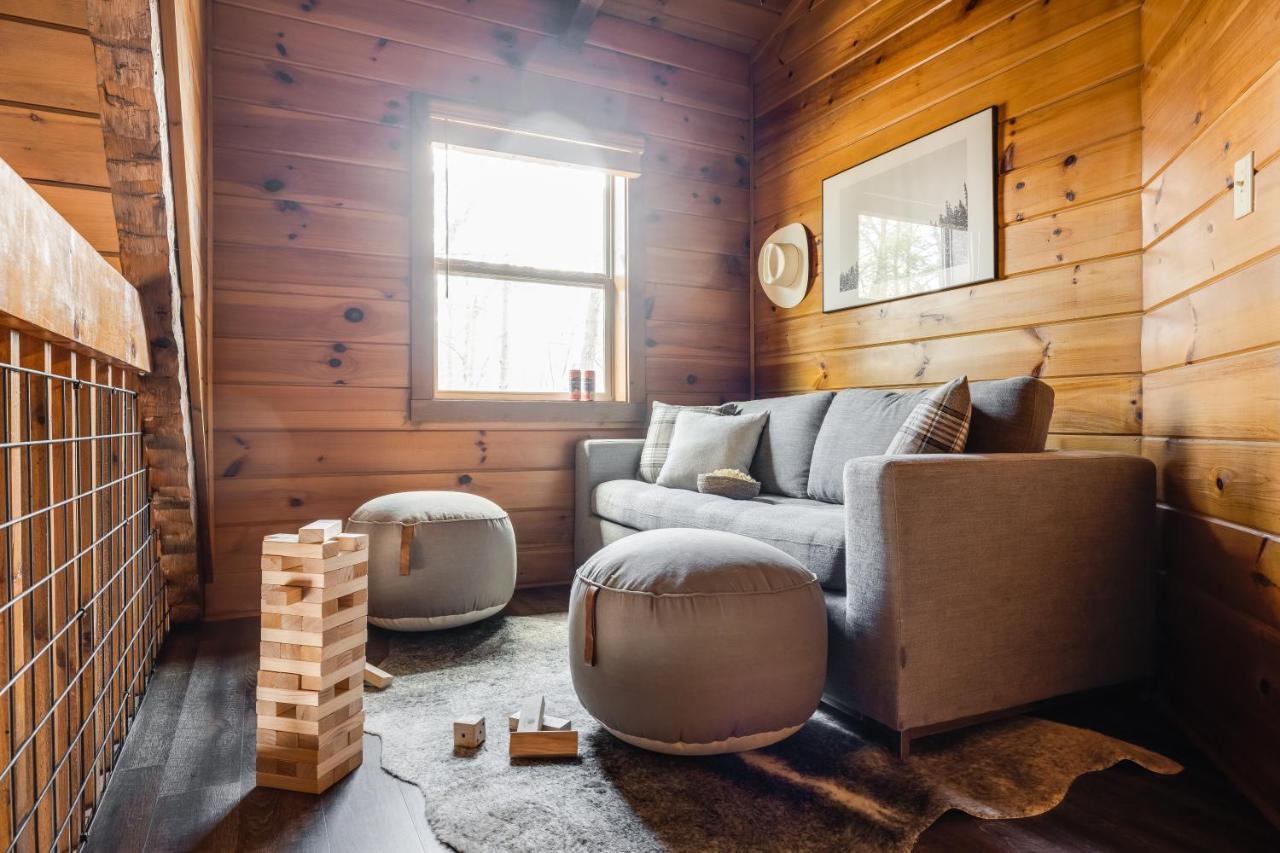 The Dudley Cabins By Avantstay เซอเวียร์วีล ภายนอก รูปภาพ